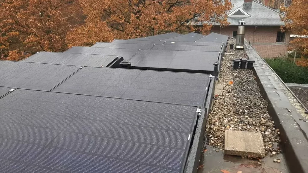 Zonnepaneleninstallatie met Flat Fix Fusion zwart